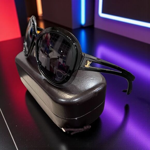 LOUIS VUITTON 
Sunglasses Z0453 Black - Picture 2 of 8